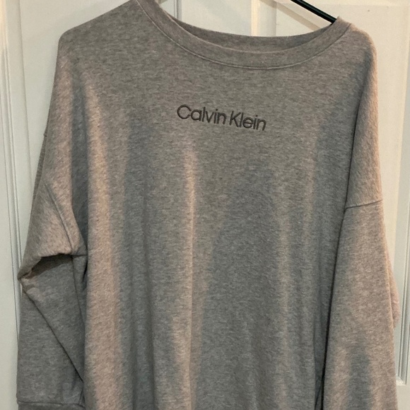 Calvin Klein Jeans Sweaters - Calvin Klein Jeans women’s gray Y2K longer  length sweatshirt Lg